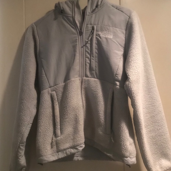 Women’s North Face Denali Jacket - Picture 2 of 4